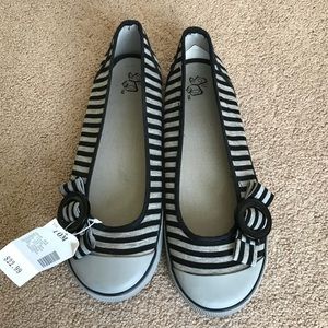 Women’s flats size 10